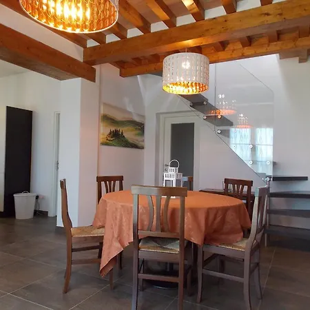 Moderna Grezzano Vila *